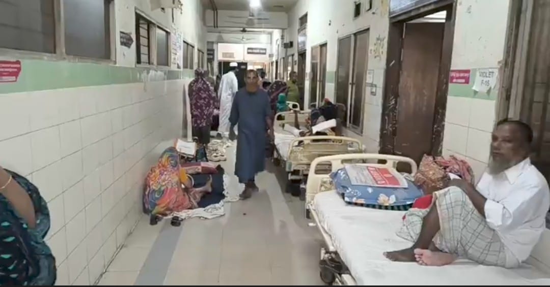 রংপুরে দাঁড়িয়ে থাকা ট্রাকে বাসের ধাক্কা, নিহত ৩